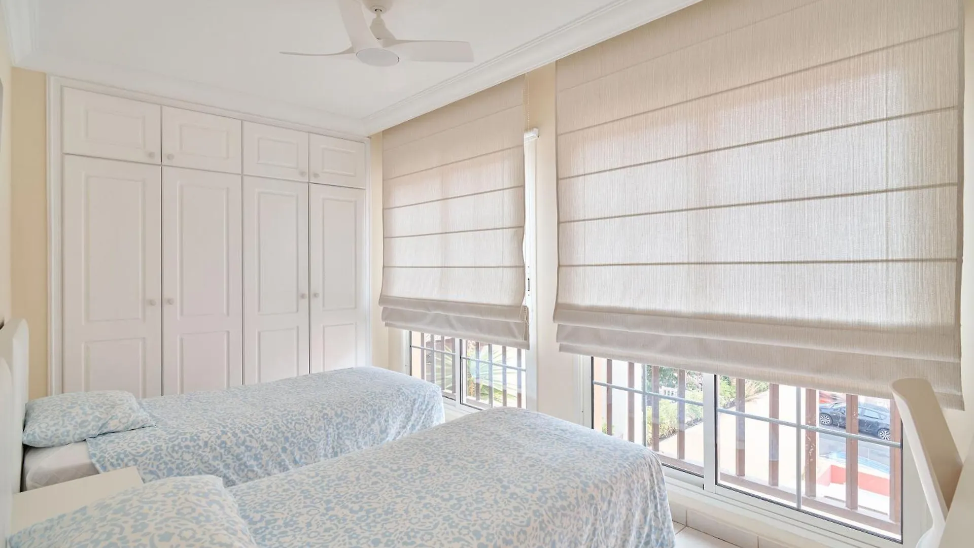 Terrazas Del Duque Beach Apartment Адехе Испания