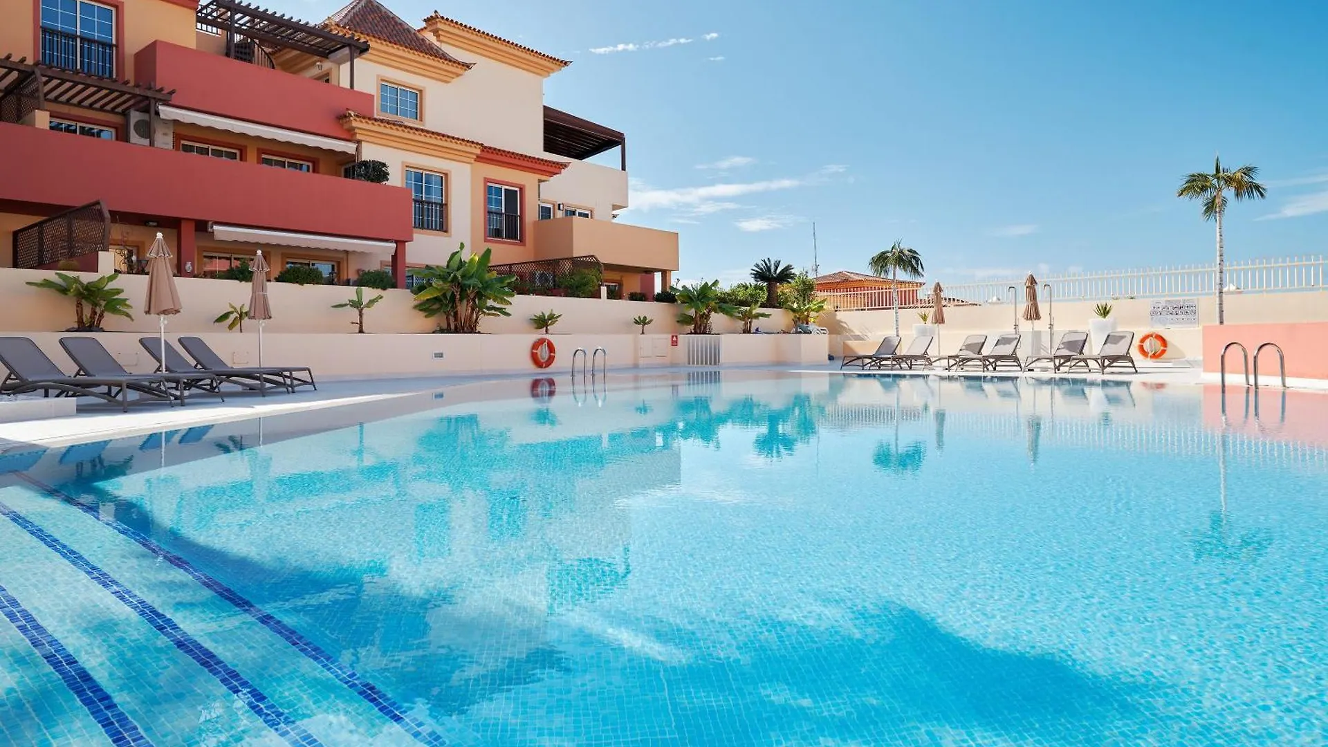 Terrazas Del Duque Beach Apartment Адехе