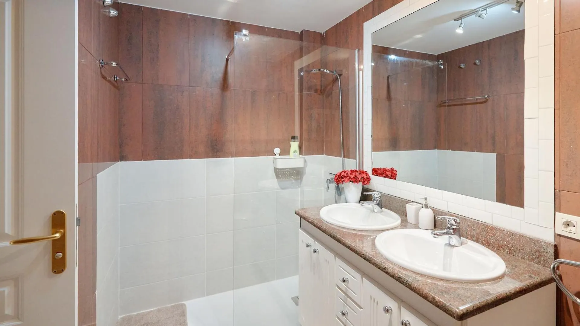 Terrazas Del Duque Beach Apartment Адехе