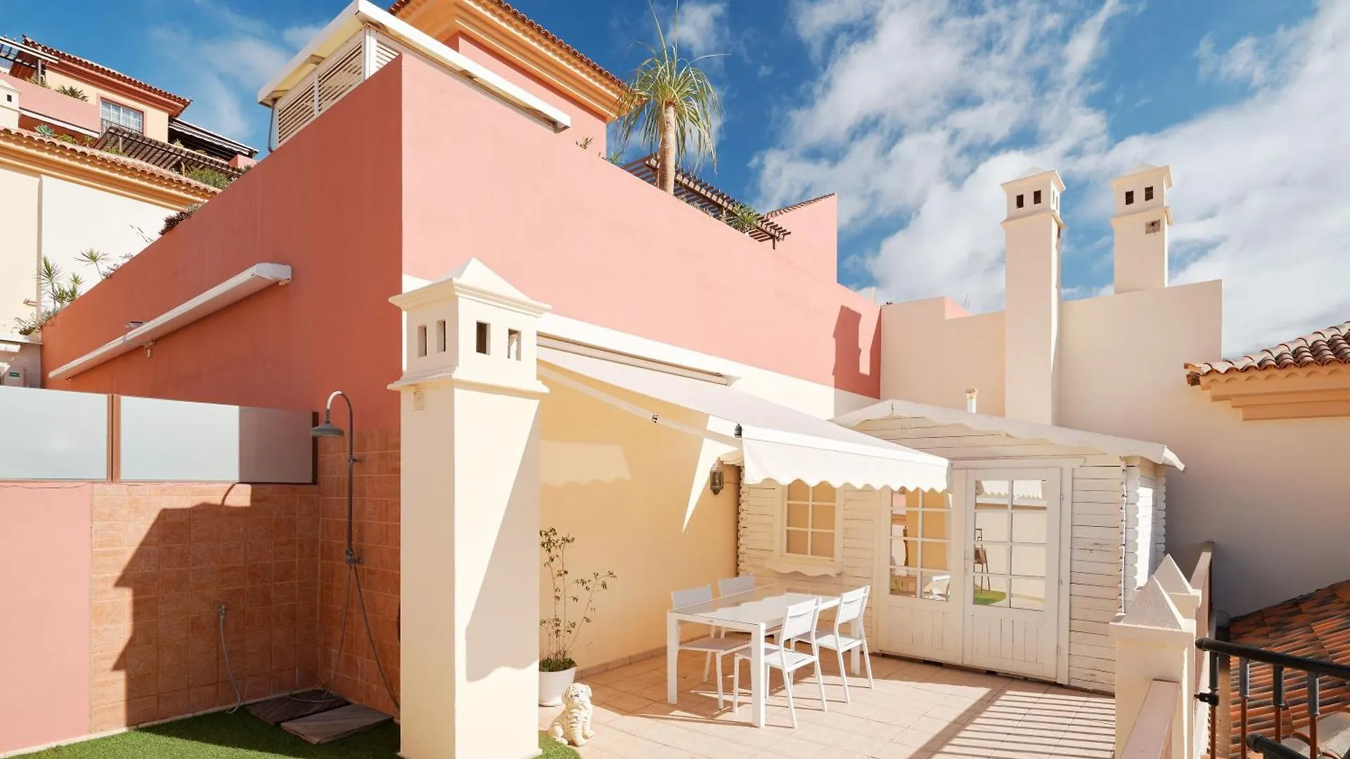 Terrazas Del Duque Beach Apartment Адехе