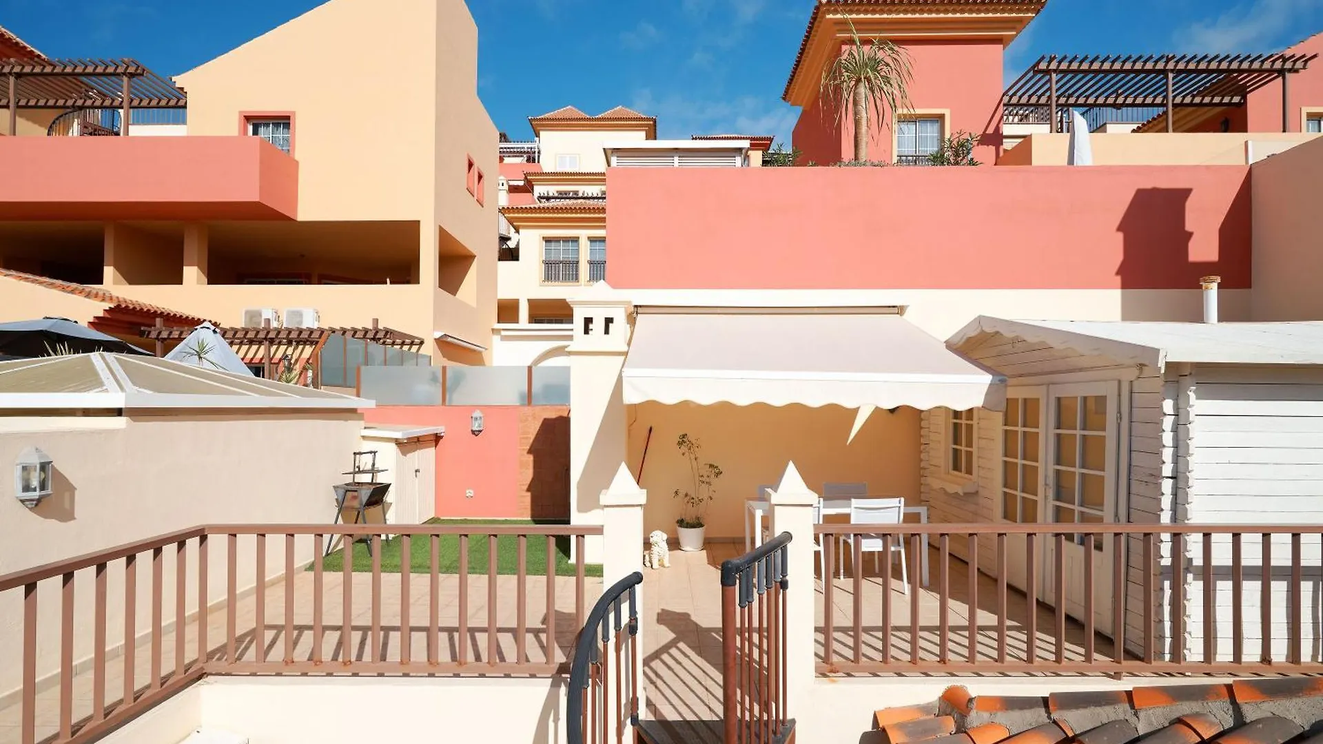 Terrazas Del Duque Beach Apartment Адехе