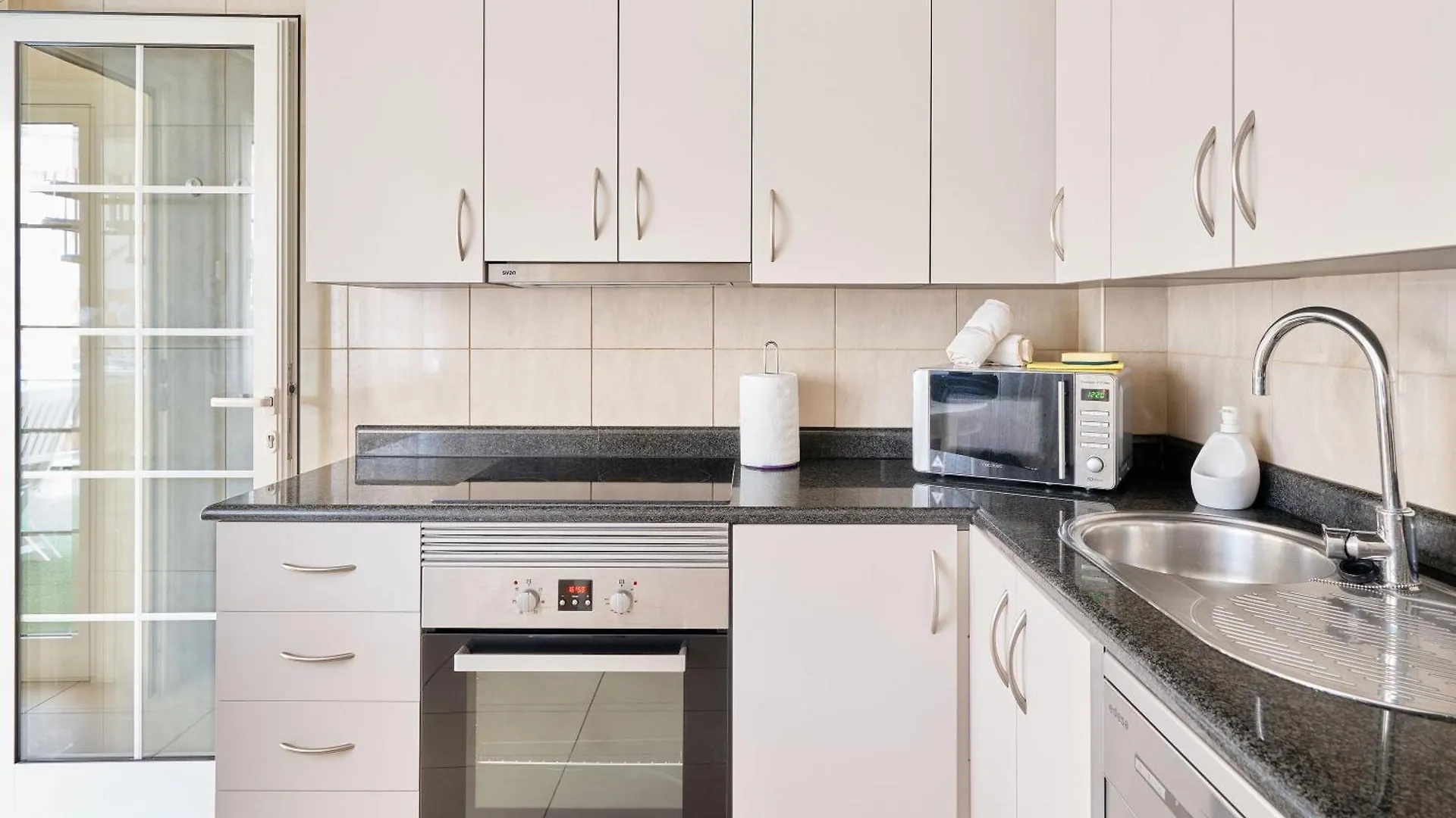 Terrazas Del Duque Beach Apartment Адехе