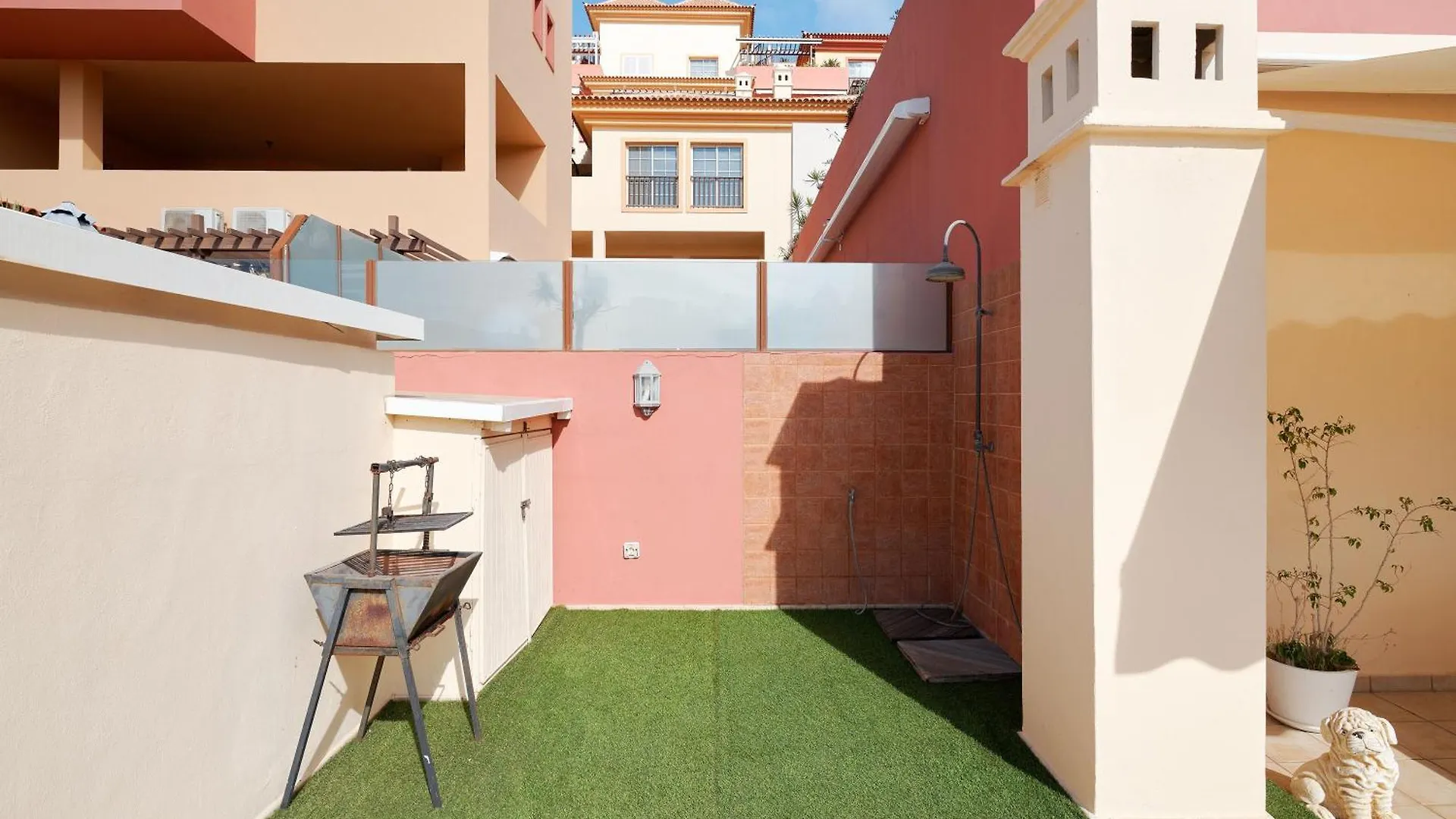 Terrazas Del Duque Beach Apartment Адехе