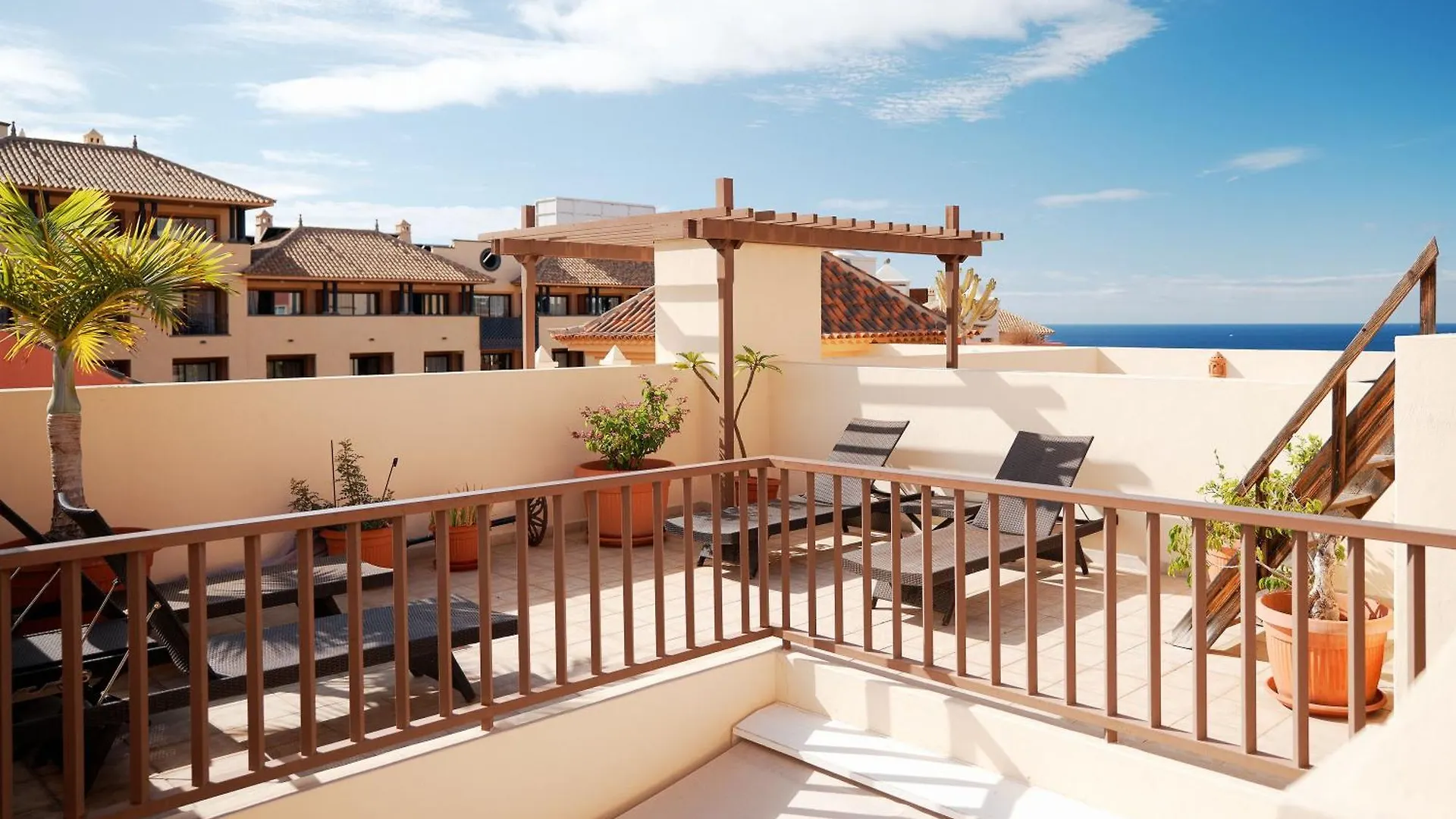 Terrazas Del Duque Beach Apartment Адехе