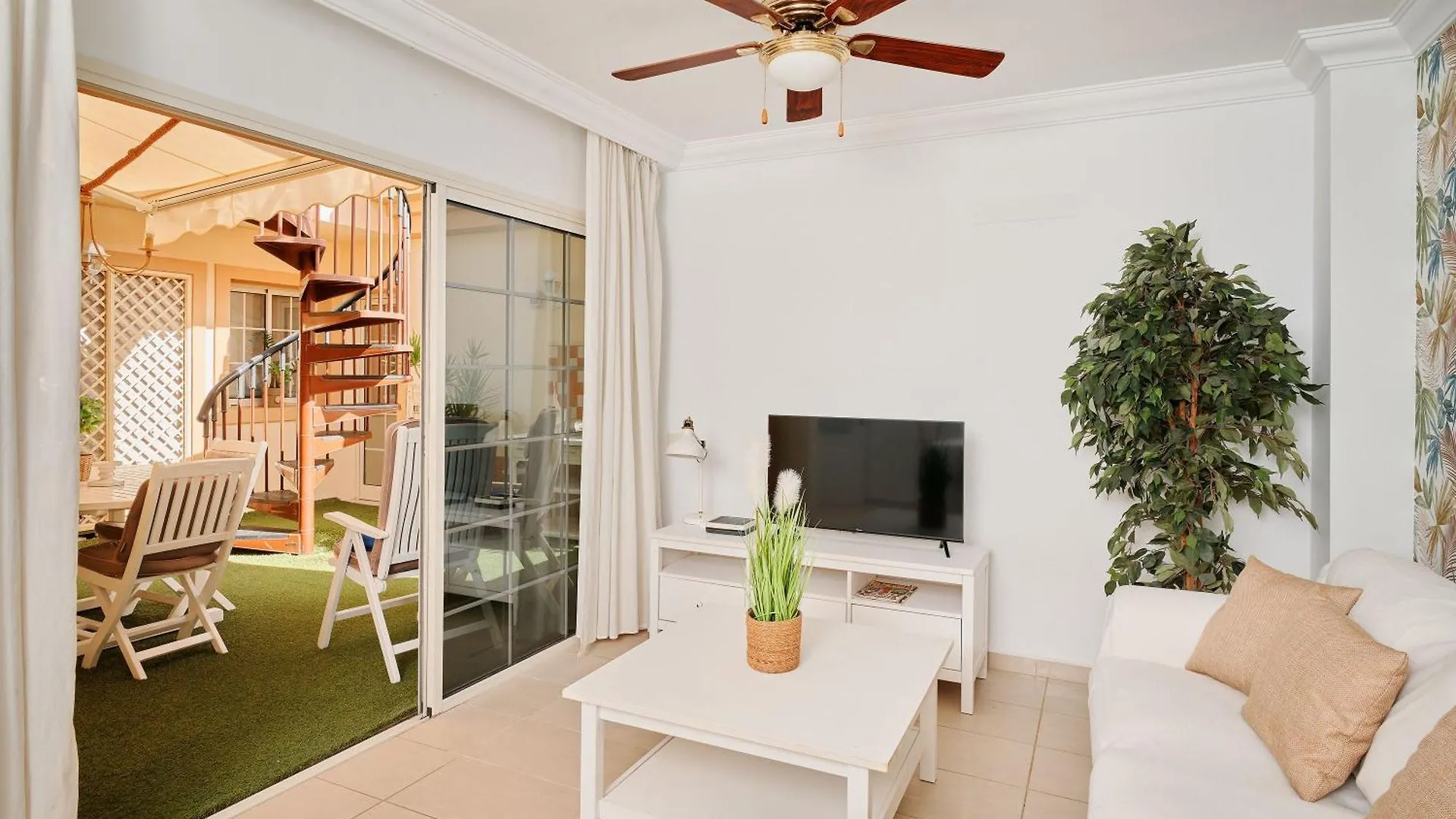 Terrazas Del Duque Beach Apartment Адехе Испания