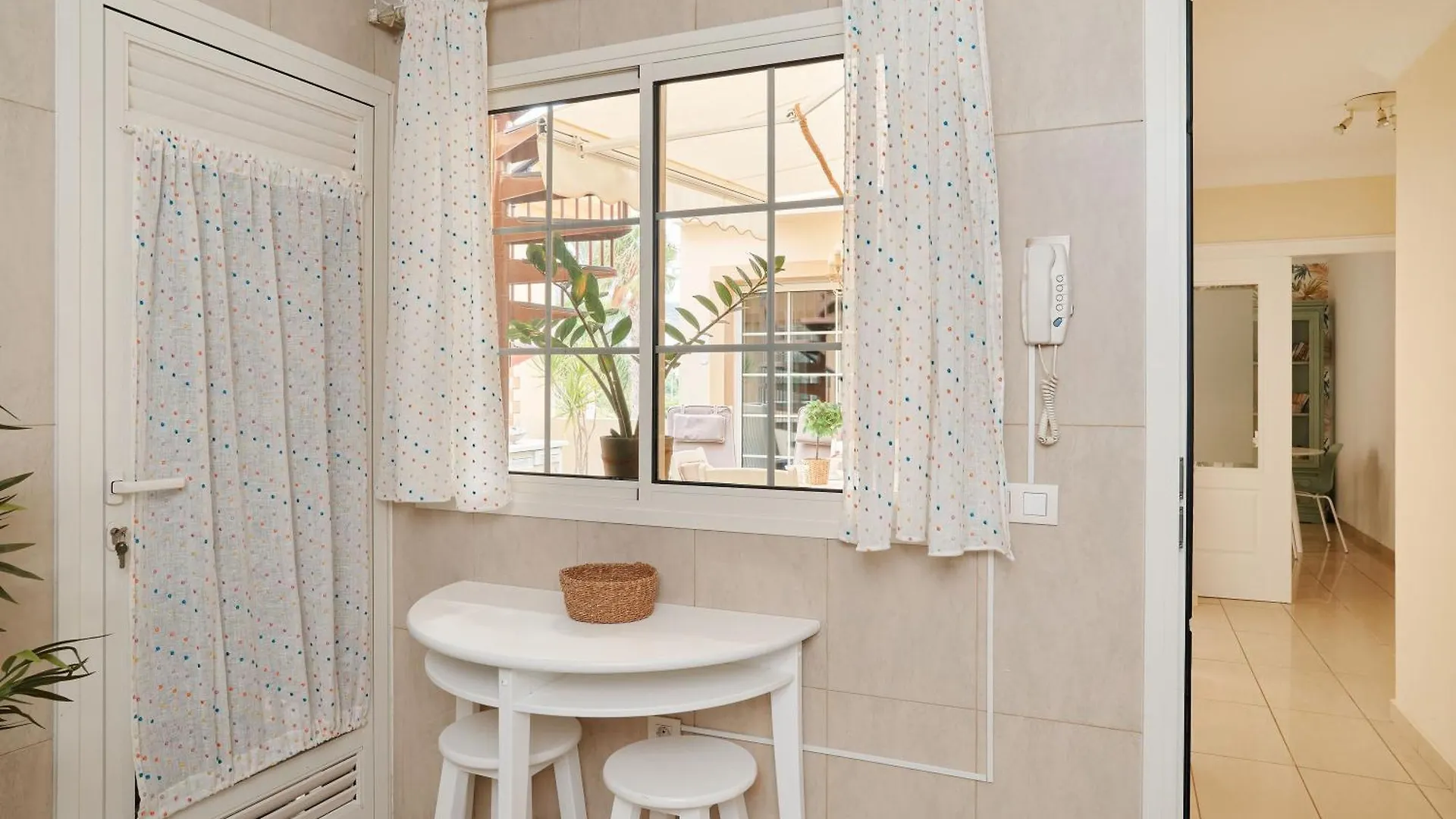 Terrazas Del Duque Beach Apartment Адехе