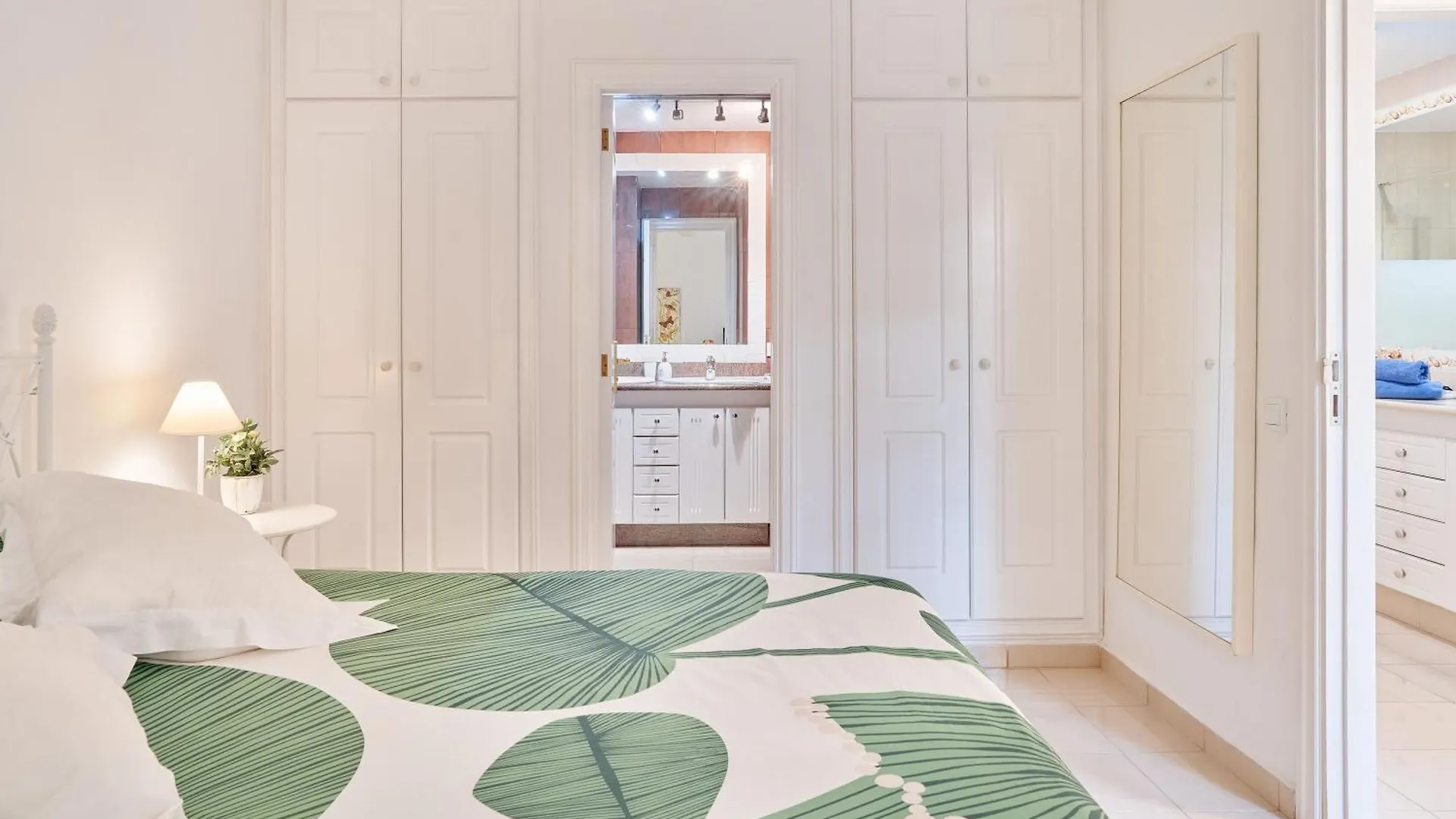 Terrazas Del Duque Beach Apartment Адехе Испания